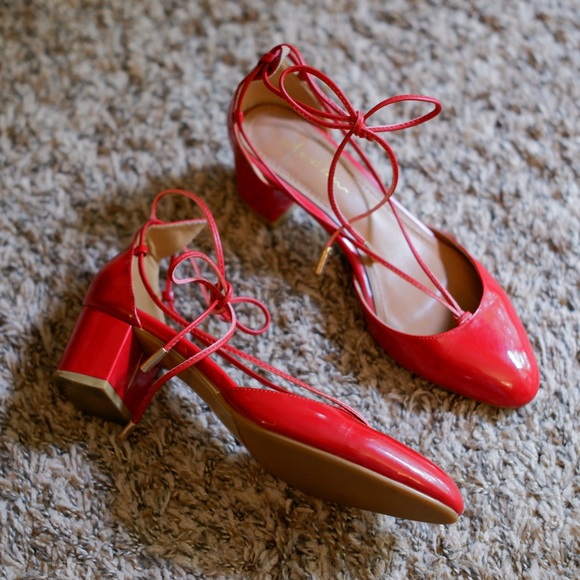 Ballerina Lace Flat Heel Pumps Red Sleek Finish - Picture 2 of 6